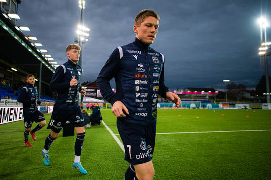Torgil Øwre Gjertsen of Kristiansund warms up