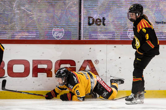 Luleås Jenni Hiirkoski och Brynäs Felizia