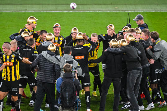 Häckens spelare jublar över SM-guldet