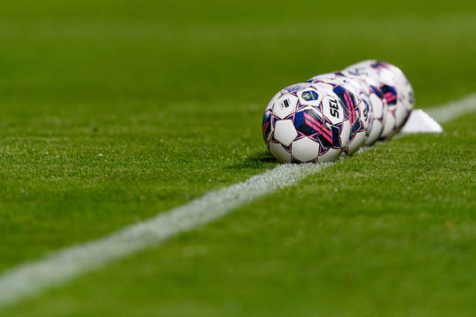 Fotbollar före fotbollsmatchen i Allsvenskan mellan