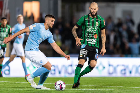Malmö FFs Matej Chalus och Varbergs Robin Simovic