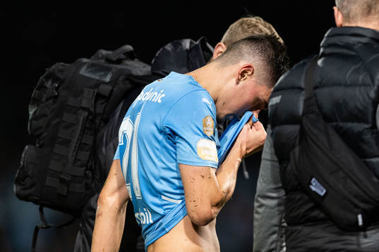 Malmö FFs Dennis Hadzikadunic kliver av skadad