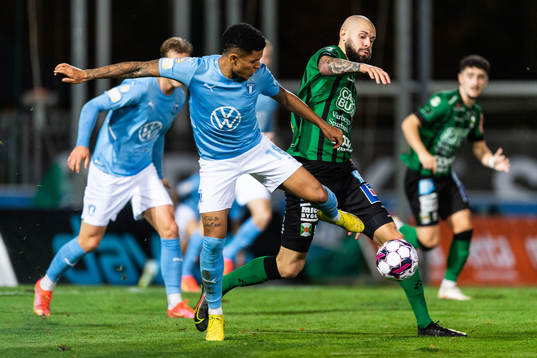 Malmö FFs Romain Gall och Varbergs Robin Simovic