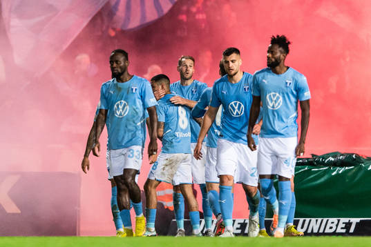 Malmö FFs Ola Toivonen jublar med lagkamrater
