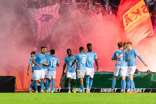 Malmö FFs Ola Toivonen jublar med lagkamrater