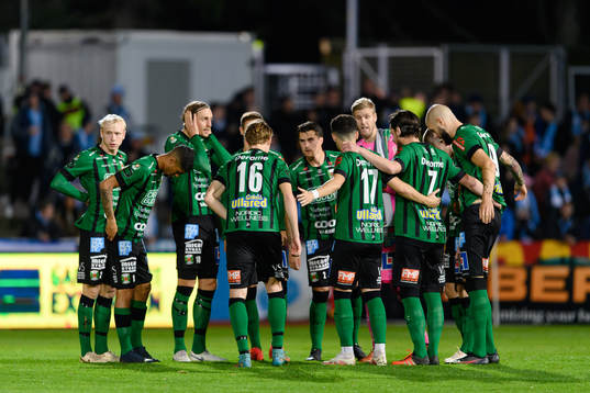Varbergs spelare före fotbollsmatchen i Allsvenskan mellan