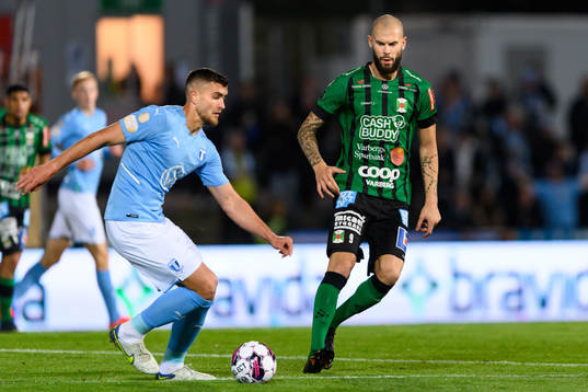Malmö FFs Matej Chalus och Varbergs Robin Simovic