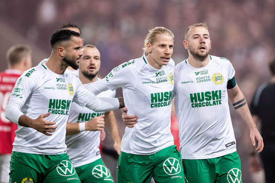 Hammarbys Gustav Ludwigson jublar med Mohanad Jeahze och