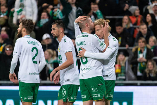 Hammarbys Gustav Ludwigson jublar med Veton Berisha