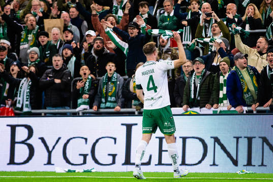 Hammarbys Richard Magyar jublar med publiken