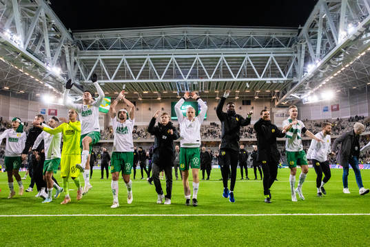 Hammarbys spelare jublar