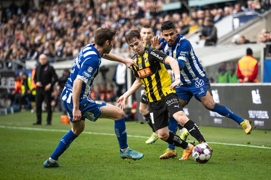 IFK Göteborgs Emil Salomonsson och Hosam Aiesh mot