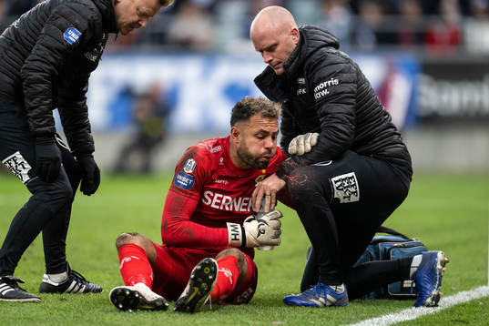 IFK Göteborgs målvakt Warner Hahn har ont