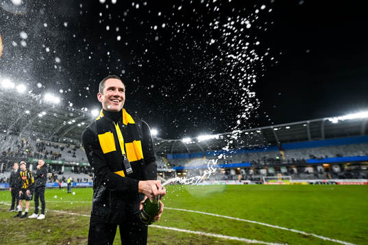 Häckens sportchef Martin Ericsson jublar över SM-guldet