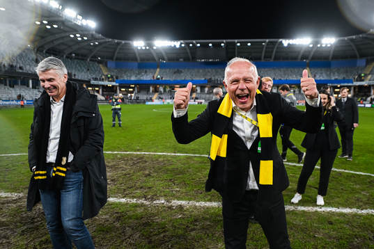 Häckens Dennis Andersson jublar över SM-guldet