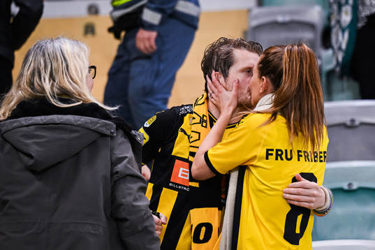 Häckens Erik Friberg jublar över SM-guldet