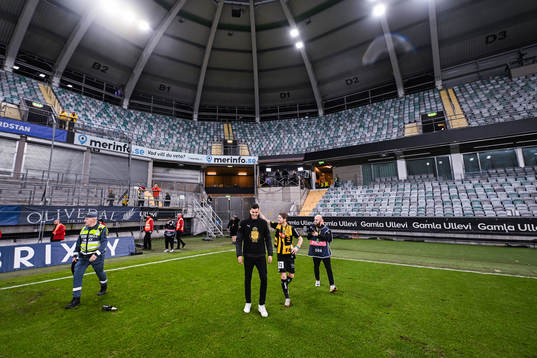Häckens Alexander Jeremejeff och Erik Friberg jublar över