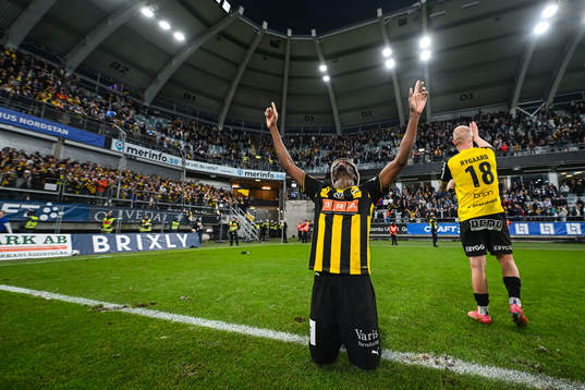 Häckens Blair Sebastian Turgott jublar över SM-guldet