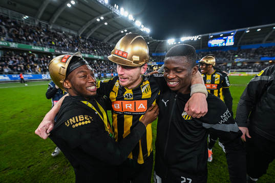 Häckens Bénie Traoré, Erik Friberg och Akoua Romeo Amane
