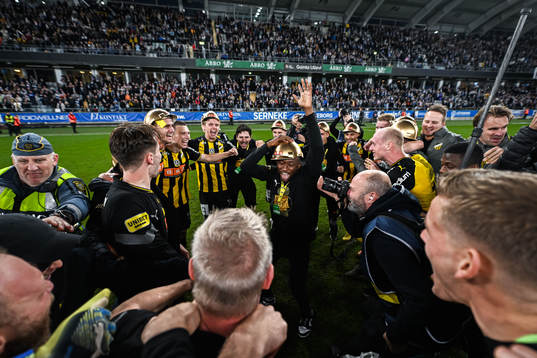 Häckens spelare jublar över SM-guldet