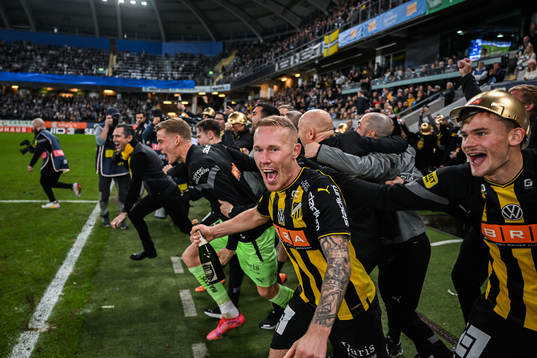 Häckens Mikkel Rygaard Jensen jublar på slutsignal över