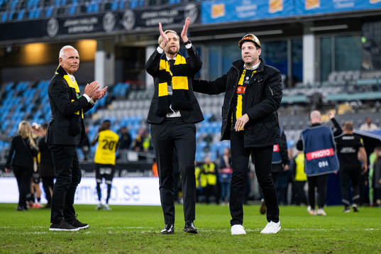 Häckens Dennis Andersson, klubbchef Marcus Jodin och
