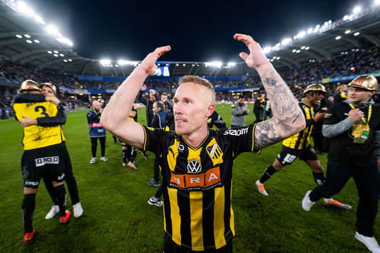 Häckens Mikkel Rygaard Jensen jublar över sm-guldet