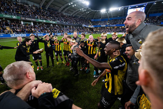Häckens spelare jublar över sm-guldet