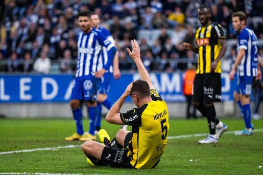 Häckens Even Hovland tar sig mot huvudet