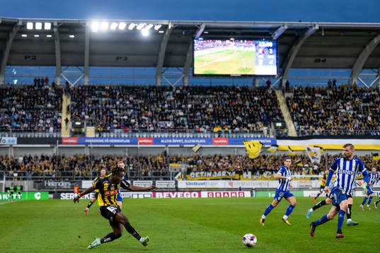 Häckens Ibrahim Sadiq och IFK Göteborgs Sebastian Eriksson
