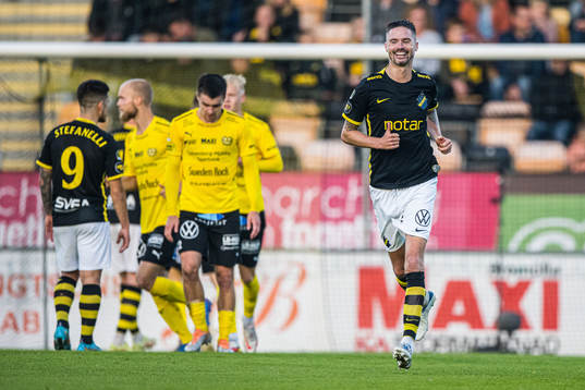 AIKs Mikael Lustig jublar