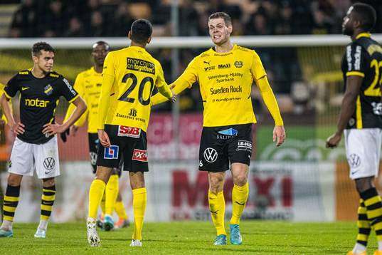 Mjällbys Jacob Bergström jublar med Amir Al-Ammari
