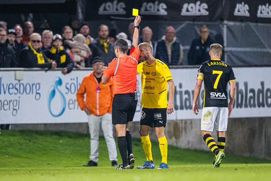 Mjällbys Viktor Gustafson bli varnad