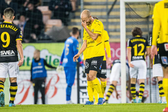 Mjällbys Viktor Gustafson deppar