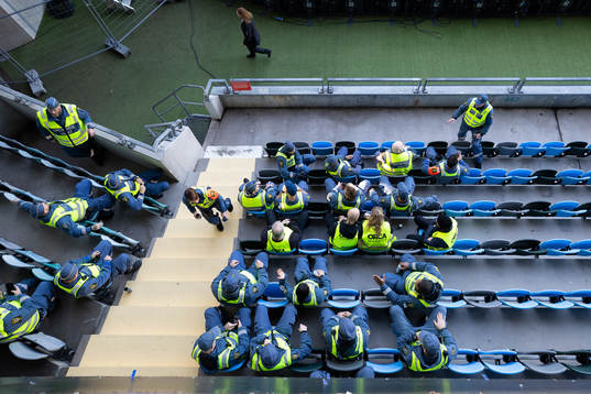 Möte för säkerhetsvakter på Gamla Ullevi innan