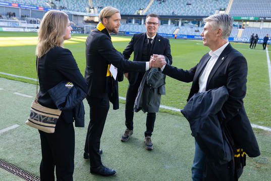 Häckens ledamot Louise Karlsson, klubbchef Marcus Jodin,