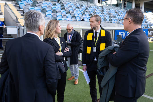 Häckens ledamot Louise Karlsson, klubbchef Marcus Jodin,
