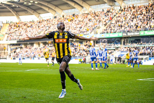Häckens Blair Sebastian Turgott jublar