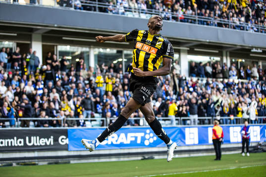 Häckens Blair Sebastian Turgott jublar