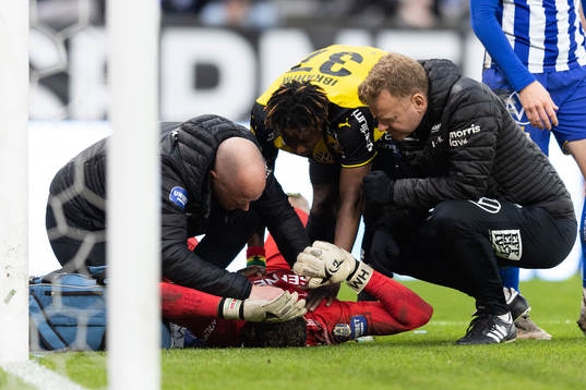 IFK Göteborgs målvakt Warner Hahn har ont
