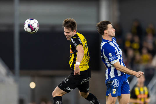 Häckens Lars Olden Larsen och IFK Göteborgs Carl Johansson