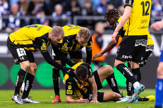 Häckens Even Hovland har ont