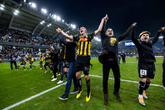 Häckens spelare jublar över SM-guldet