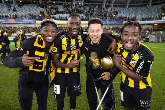 Häcken Blair Sebastian Turgott, Tobias Bana och Akoua