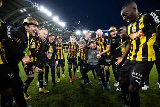 Häckens spelare jublar