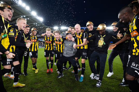 Häckens spelare jublar