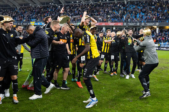 Häckens spelare jublar