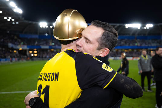 Häckens Samuel Gustafson och sportchef Martin Ericsson