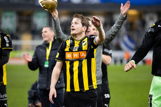 Häckens Erik Friberg jublar