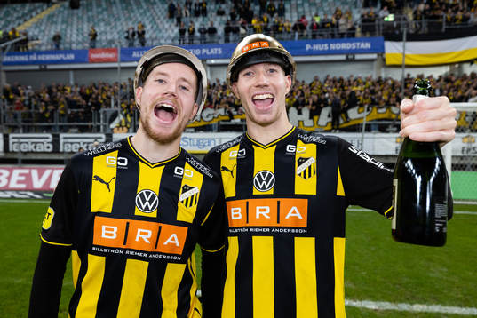 Häckens Simon Gustafson och Samuel Gustafson  jublar
